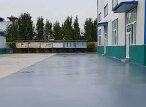 郑州彩色路面喷涂翻新的材料对冬季
